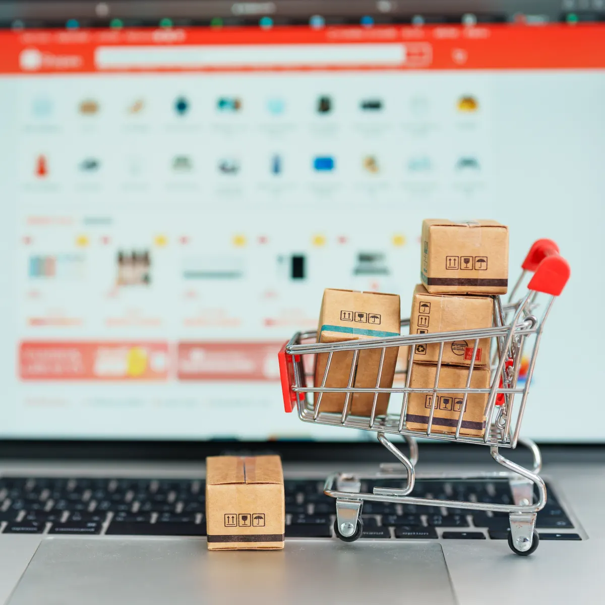 Boxes-with-shopping-cart-on-a-laptop-computer-2023-11-27-05-02-53-utc