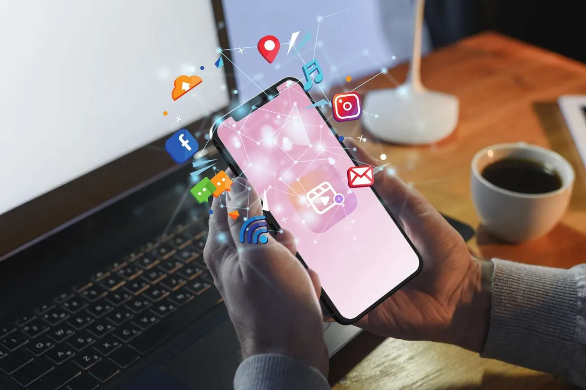 Hands-holding-smartphone-social-media-concept
