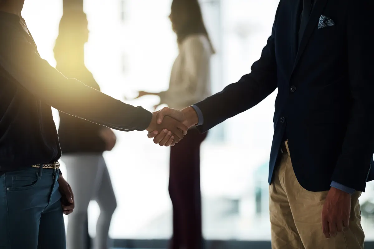Fractional CMO and a client shaking hands.